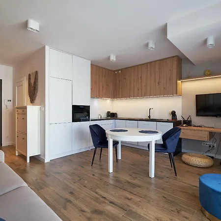 Nad Rzeka 72, Rynek 500 M *